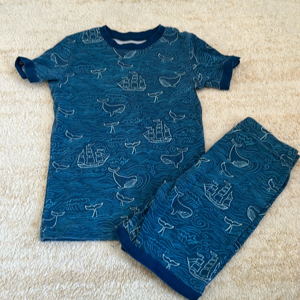 Amazon essentials pajama set- excellent condition!